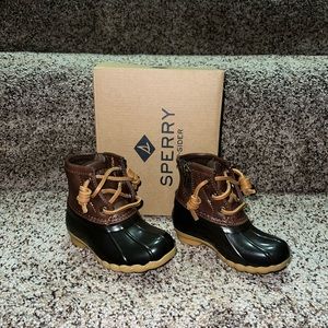 Sperry Kids Boots in Brown and Black